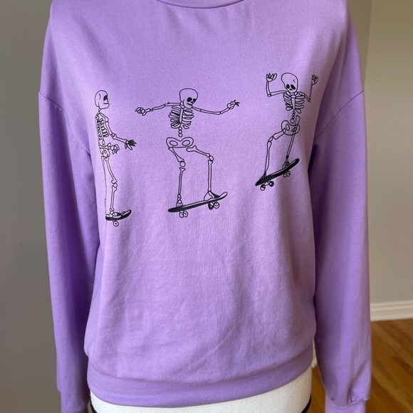Skateboarding Skeletons sweatshirt in a size extra small - Picture 8 of 13